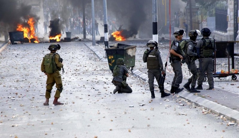 اندلاع مواجهات بالقرب من حاجز قلنديا شمال القدس المحتلة